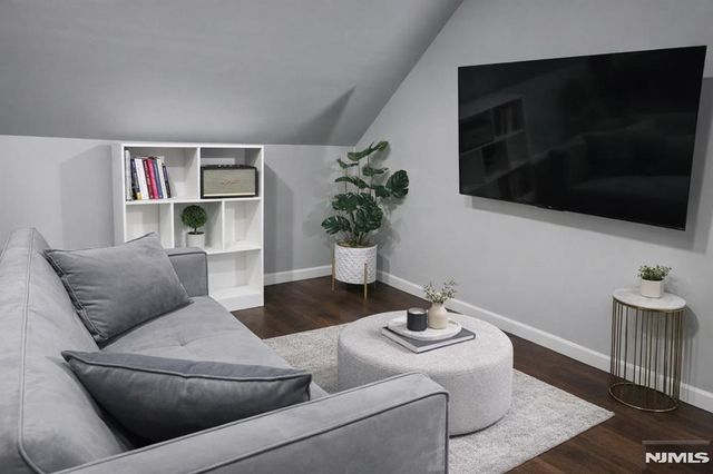 633 Thomas Boulevard, East Orange, NJ 07017