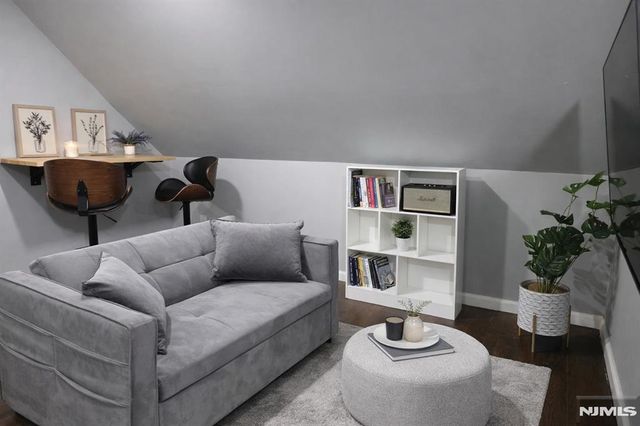 633 Thomas Boulevard, East Orange, NJ 07017