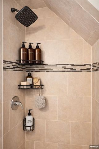 633 Thomas Boulevard, East Orange, NJ 07017