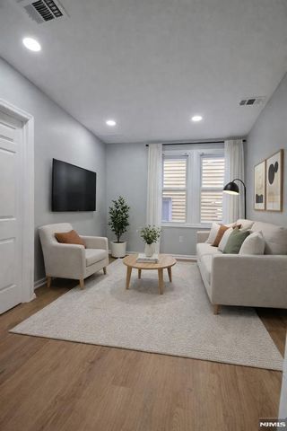 633 Thomas Boulevard, East Orange, NJ 07017