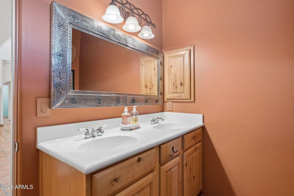 Image 20 of property listing at 39955 N ECHO CANYON Drive, Cave Creek, AZ 85331