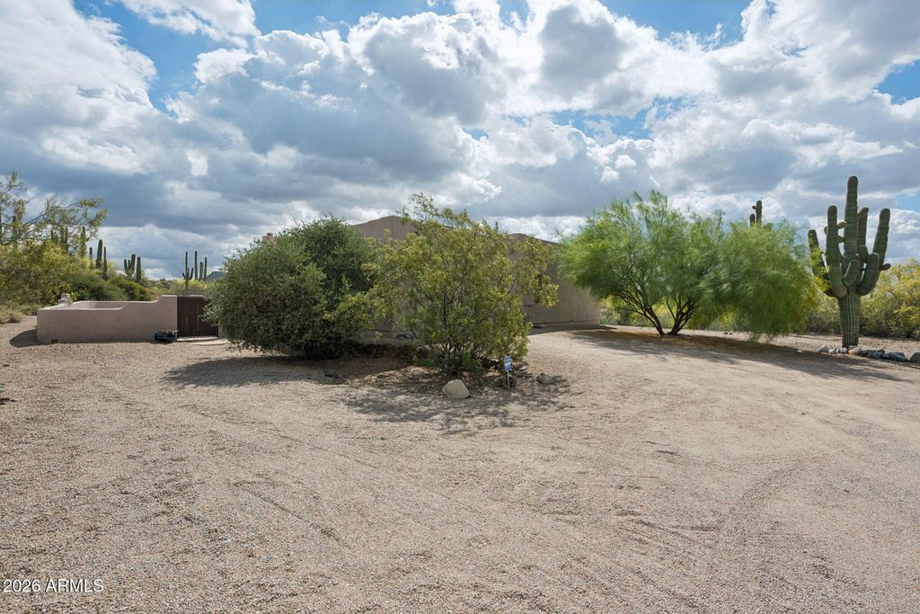Image 25 of property listing at 39955 N ECHO CANYON Drive, Cave Creek, AZ 85331