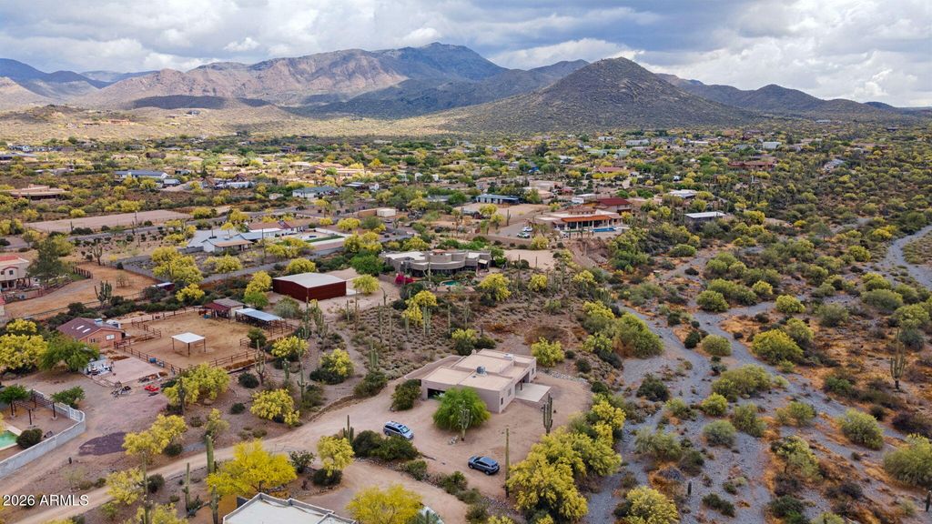 Image 4 of property listing at 39955 N ECHO CANYON Drive, Cave Creek, AZ 85331