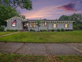1202 Woodlawn Avenue, Grand Haven, MI 49417