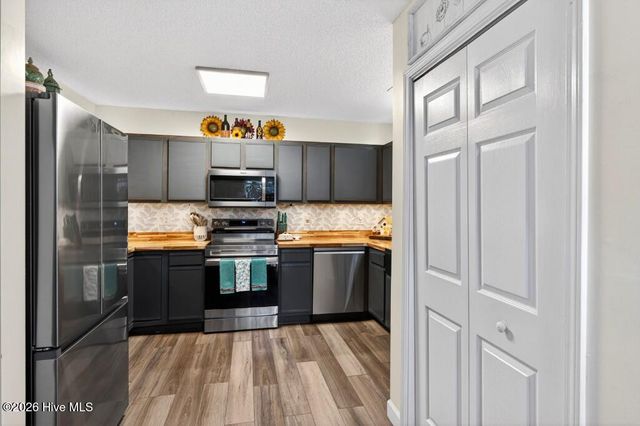 41 Pirates Cove Drive, Swansboro, NC 28584