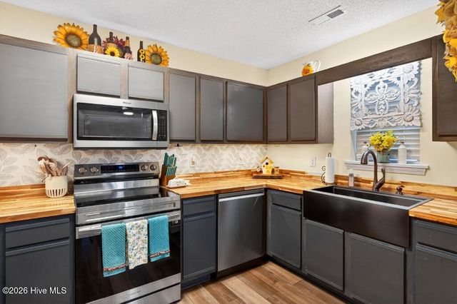 41 Pirates Cove Drive, Swansboro, NC 28584