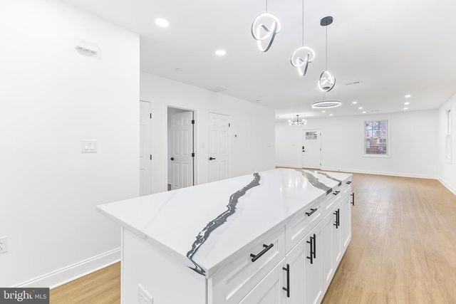 2016 32ND ST SE, Washington, DC 20020