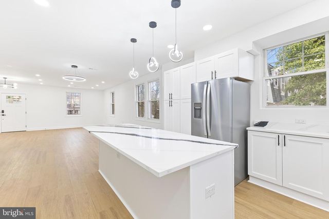 2016 32ND ST SE, Washington, DC 20020