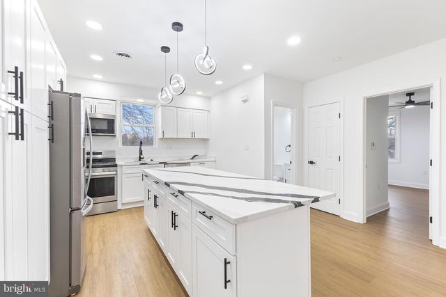 2016 32ND ST SE, Washington, DC 20020