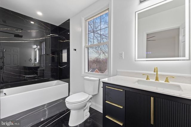 2016 32ND ST SE, Washington, DC 20020