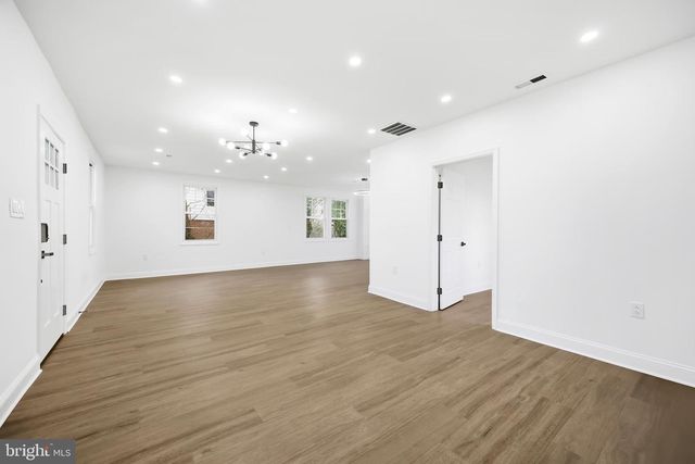 2016 32ND ST SE, Washington, DC 20020