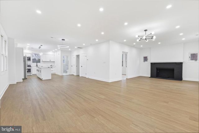 2016 32ND ST SE, Washington, DC 20020