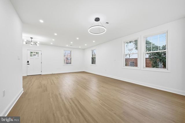 2016 32ND ST SE, Washington, DC 20020