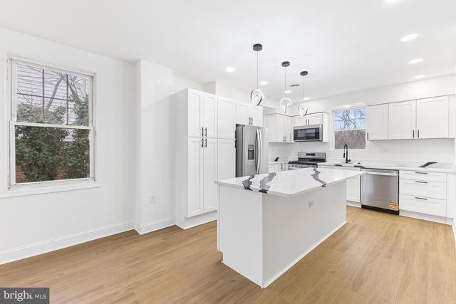 2016 32ND ST SE, Washington, DC 20020