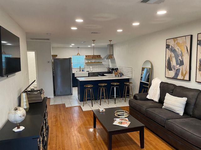 4814 Holloway Drive, Houston, TX 77048