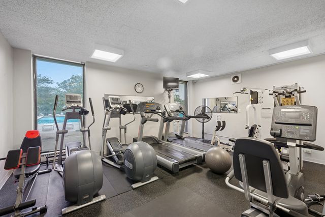 5701 N Sheridan Road 17E, Chicago, IL 60660