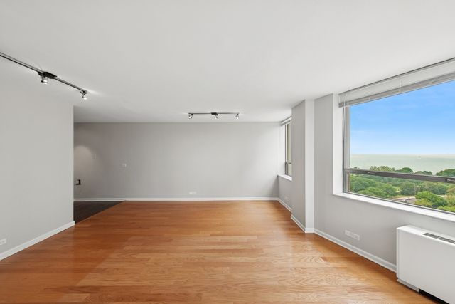 5701 N Sheridan Road 17E, Chicago, IL 60660
