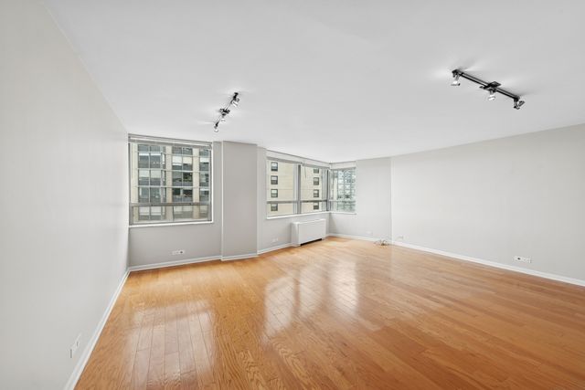 5701 N Sheridan Road 17E, Chicago, IL 60660