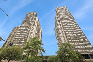 5701 N Sheridan Road 17E, Chicago, IL 60660