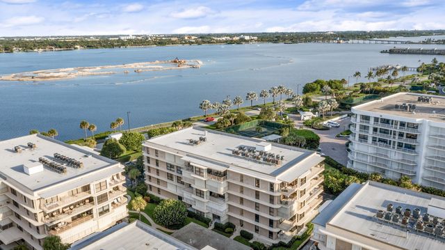 3200 S Ocean Boulevard D203, Palm Beach, FL 33480