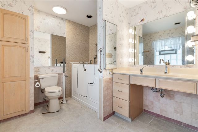 5760 Burkhardt Road, Dayton, OH 45431