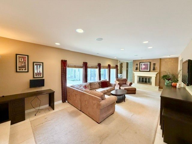 11N071 Johnstown Road, Elgin, IL 60124