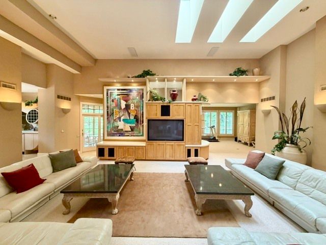 11N071 Johnstown Road, Elgin, IL 60124