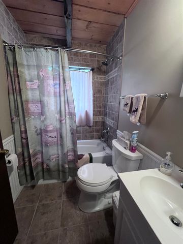 27 Hummingbird Lane, Hillsborough, NH 03244
