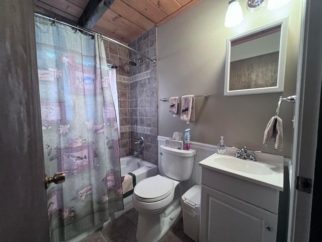 27 Hummingbird Lane, Hillsborough, NH 03244