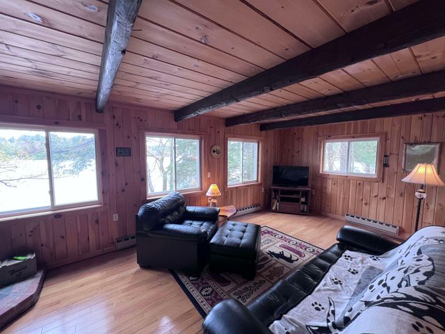 27 Hummingbird Lane, Hillsborough, NH 03244
