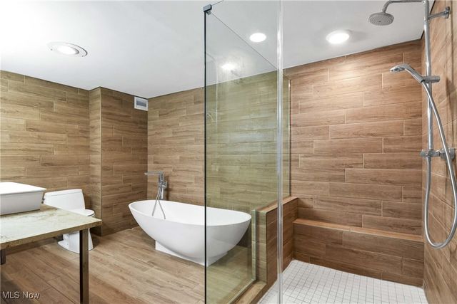 12700 Lake Avenue 806, Lakewood, OH 44107