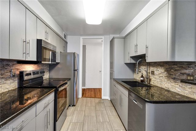 12700 Lake Avenue 806, Lakewood, OH 44107