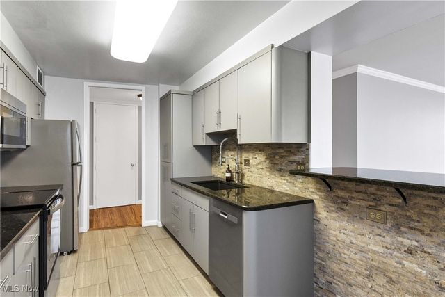 12700 Lake Avenue 806, Lakewood, OH 44107