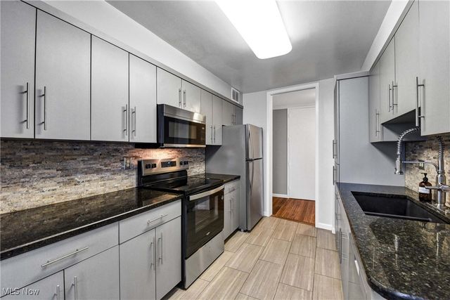 12700 Lake Avenue 806, Lakewood, OH 44107