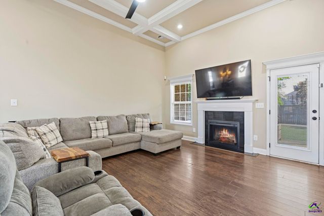 208 Hunts Landing Drive, Kathleen, GA 31047