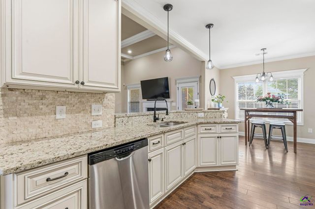 208 Hunts Landing Drive, Kathleen, GA 31047