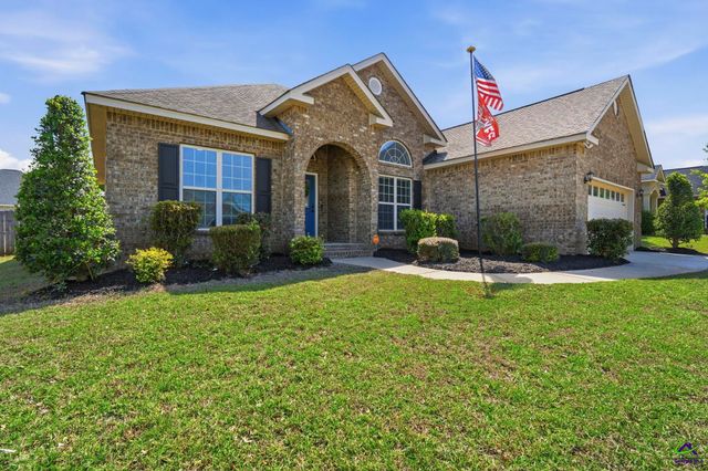 208 Hunts Landing Drive, Kathleen, GA 31047