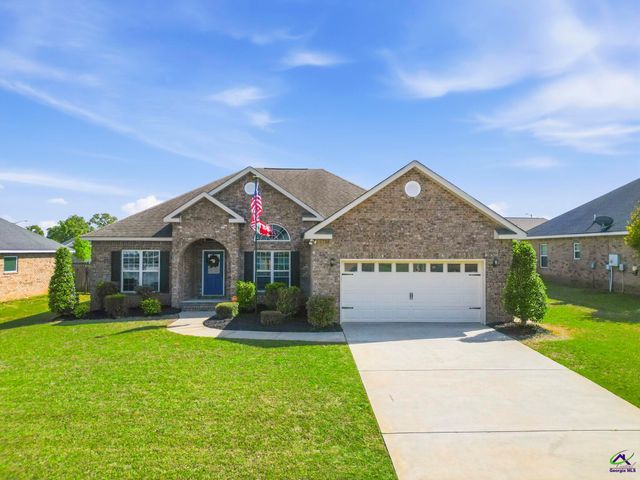 208 Hunts Landing Drive, Kathleen, GA 31047