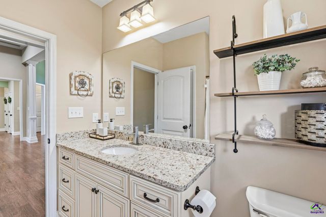 208 Hunts Landing Drive, Kathleen, GA 31047