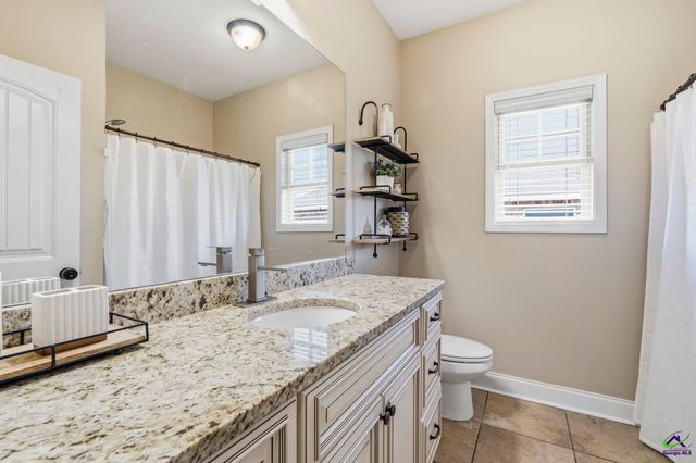 208 Hunts Landing Drive, Kathleen, GA 31047
