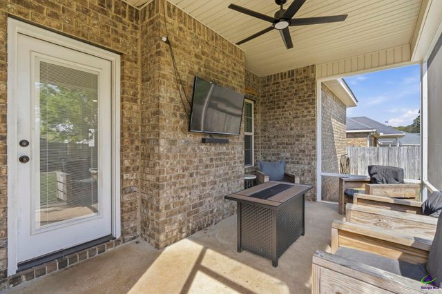 208 Hunts Landing Drive, Kathleen, GA 31047
