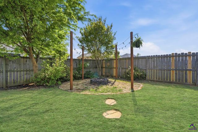 208 Hunts Landing Drive, Kathleen, GA 31047
