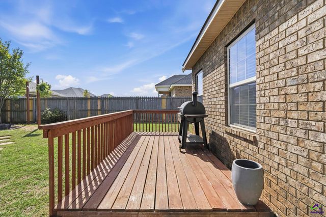 208 Hunts Landing Drive, Kathleen, GA 31047