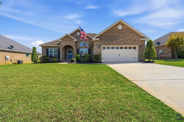 208 Hunts Landing Drive, Kathleen, GA 31047