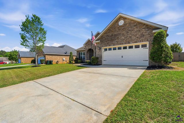 208 Hunts Landing Drive, Kathleen, GA 31047