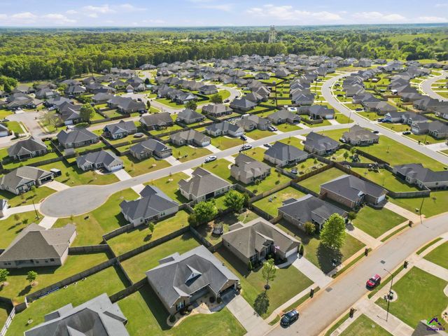 208 Hunts Landing Drive, Kathleen, GA 31047