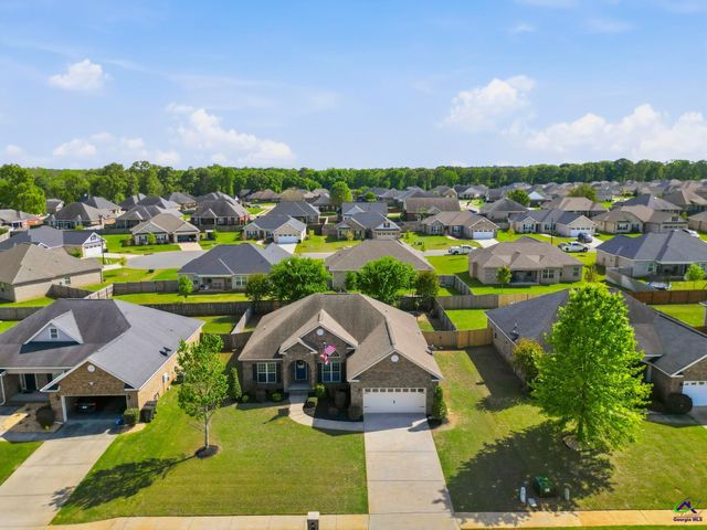 208 Hunts Landing Drive, Kathleen, GA 31047