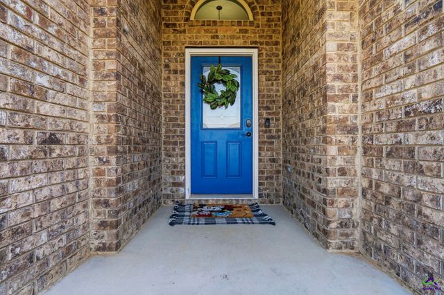 208 Hunts Landing Drive, Kathleen, GA 31047