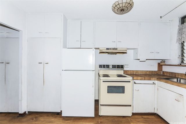 1525 Pensacola Street 302, Honolulu, HI 96822