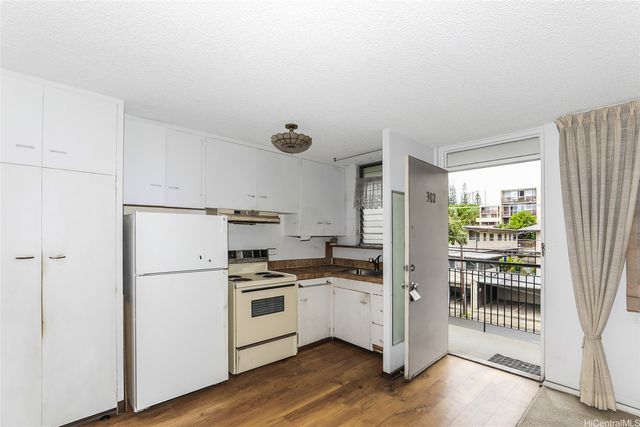 1525 Pensacola Street 302, Honolulu, HI 96822